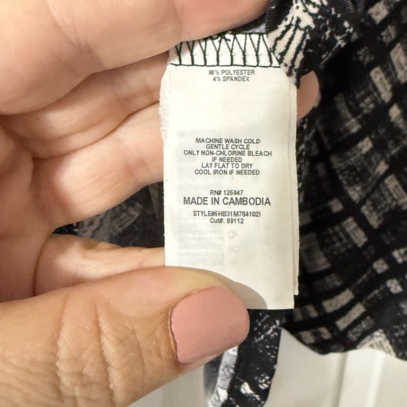 Cocomo Woman Tunic Blouse โ Black & White Print, Size 2X - Picture 5 of 5